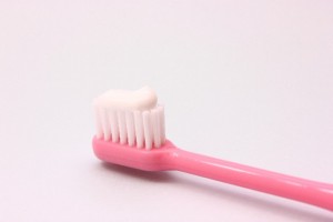 歯磨き粉付歯ブラシ