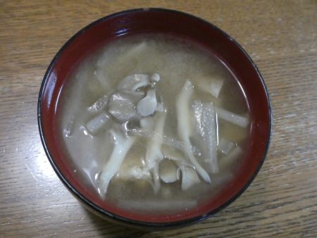 舞茸と大根の味噌汁